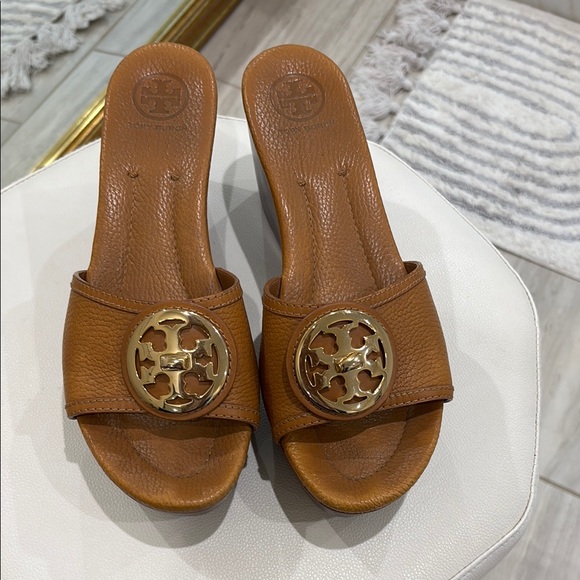 Tory Burch Brown Sandals with Gold Medallion - Picture 1 of 5